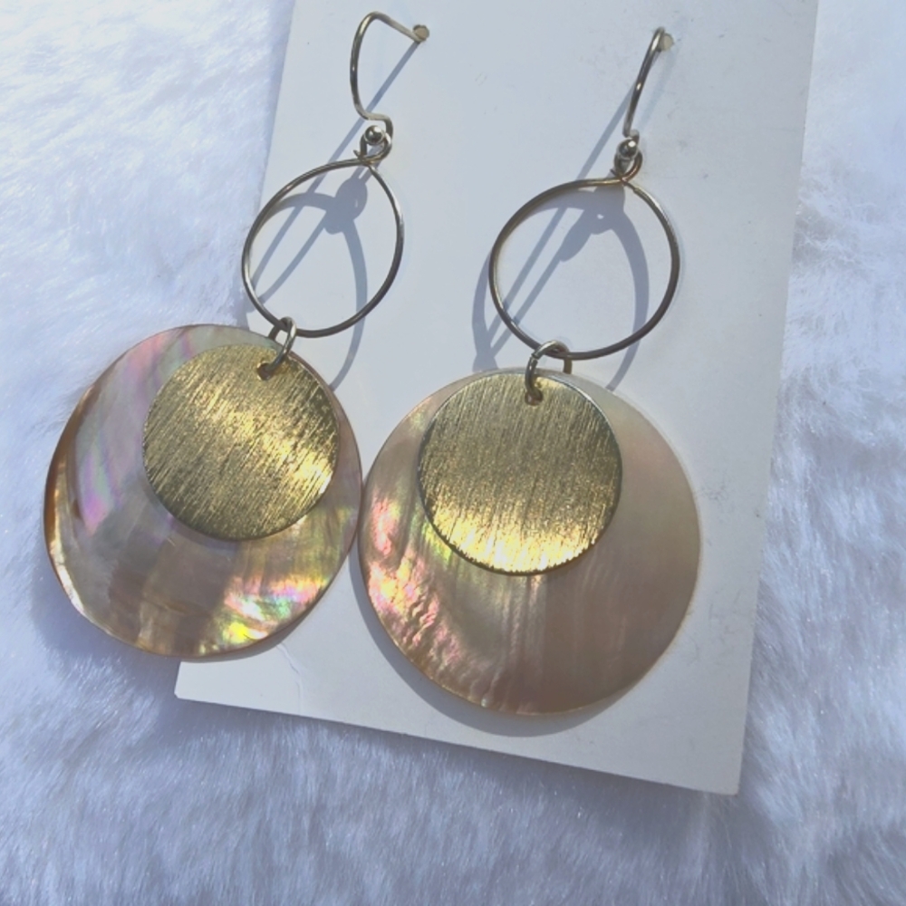 SHELL DANGLE EARRINGS EARTH TONES